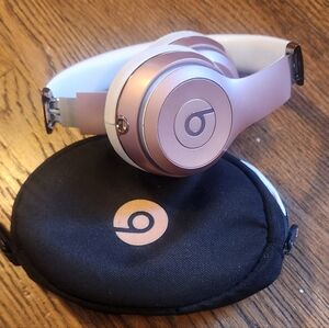 Beats Solo 3 Rose Gold Wireless Headphones